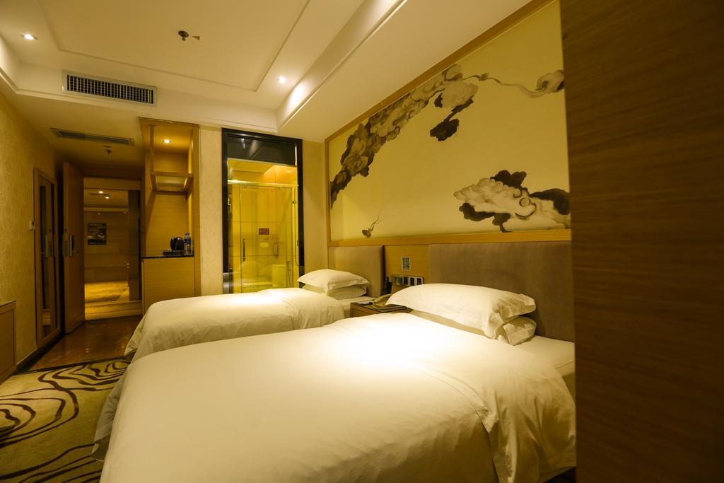 V8 Hotel Train Station Guangzhou Exterior photo