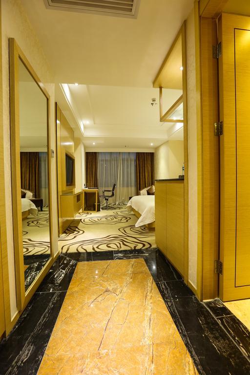 V8 Hotel Train Station Guangzhou Exterior photo