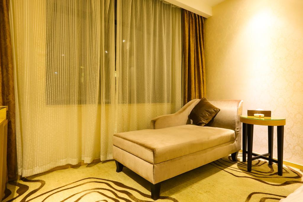 V8 Hotel Train Station Guangzhou Exterior photo