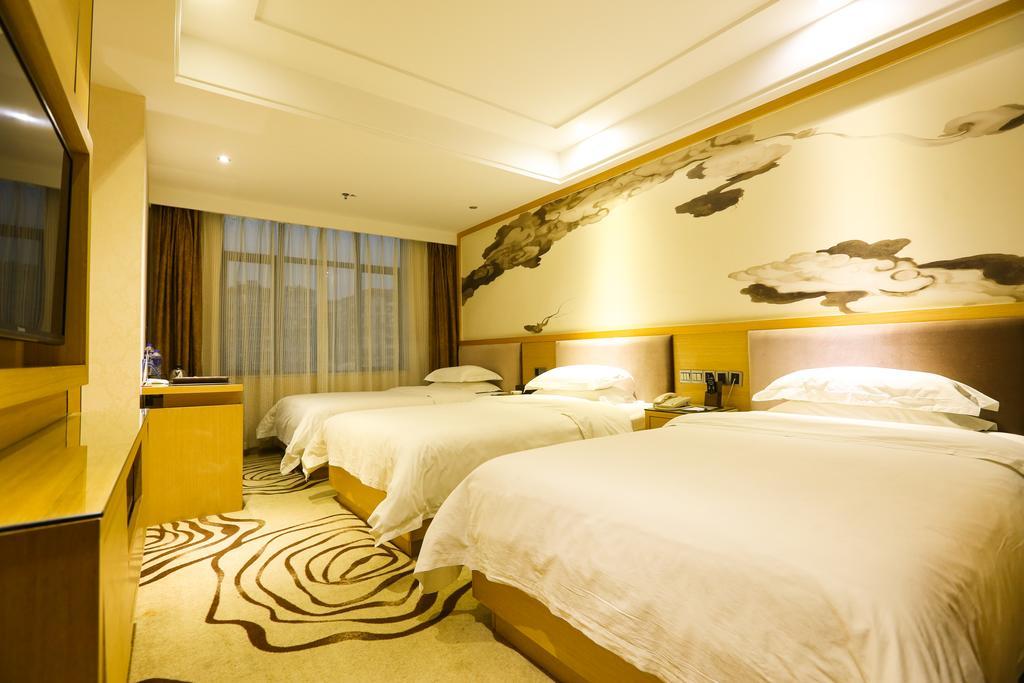 V8 Hotel Train Station Guangzhou Exterior photo