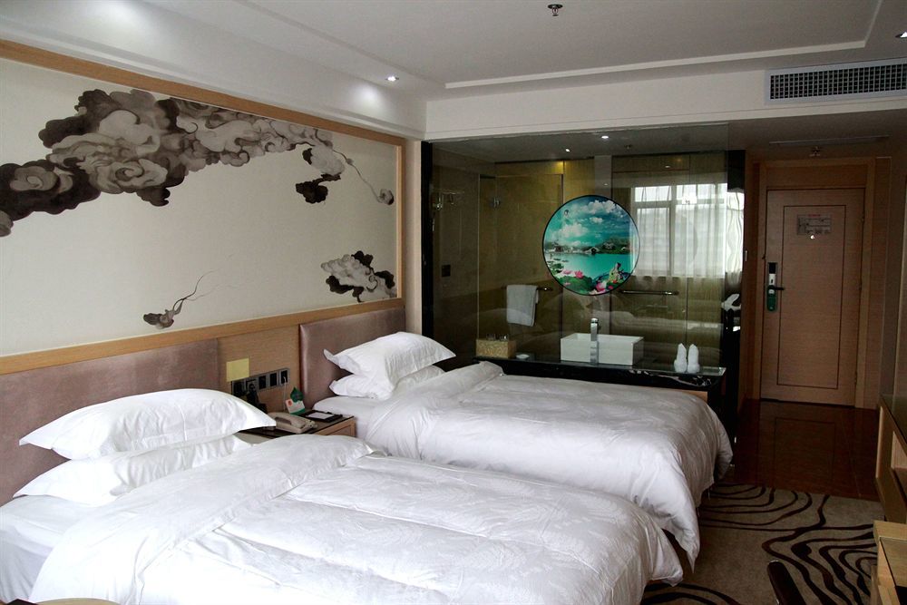 V8 Hotel Train Station Guangzhou Exterior photo