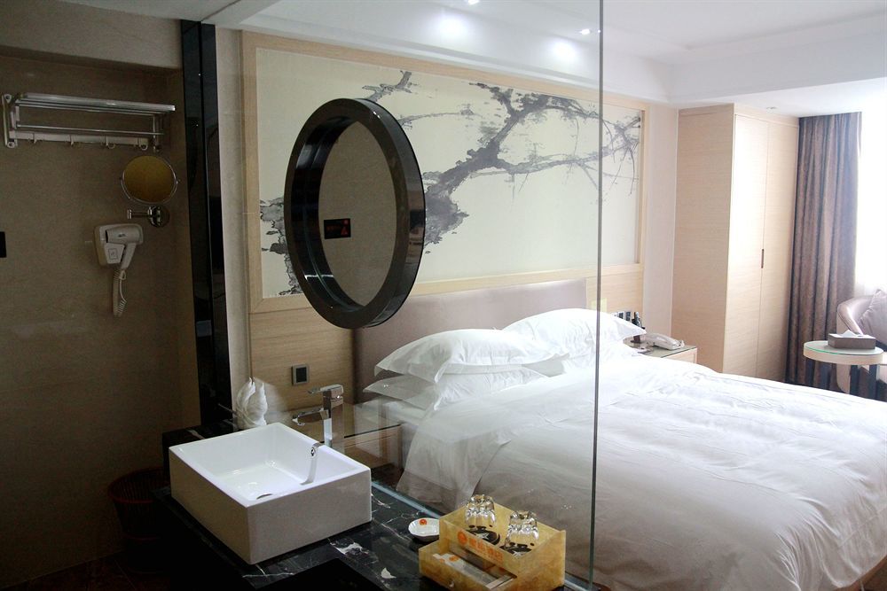 V8 Hotel Train Station Guangzhou Exterior photo
