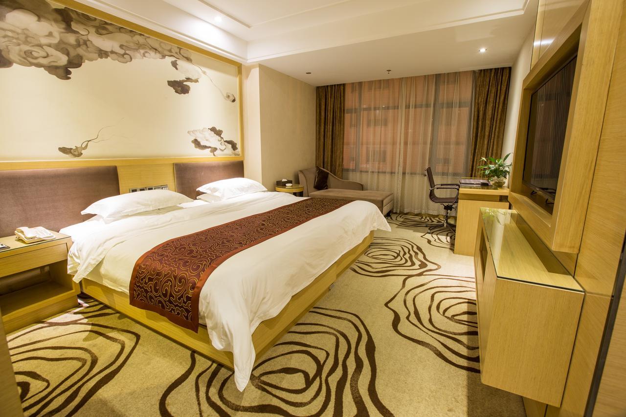 V8 Hotel Train Station Guangzhou Exterior photo