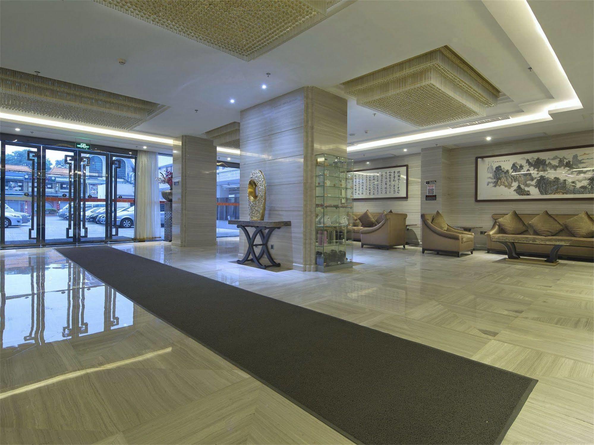 V8 Hotel Train Station Guangzhou Exterior photo