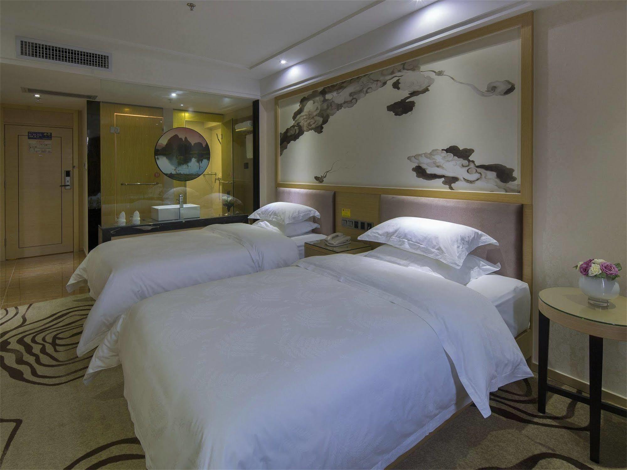 V8 Hotel Train Station Guangzhou Exterior photo