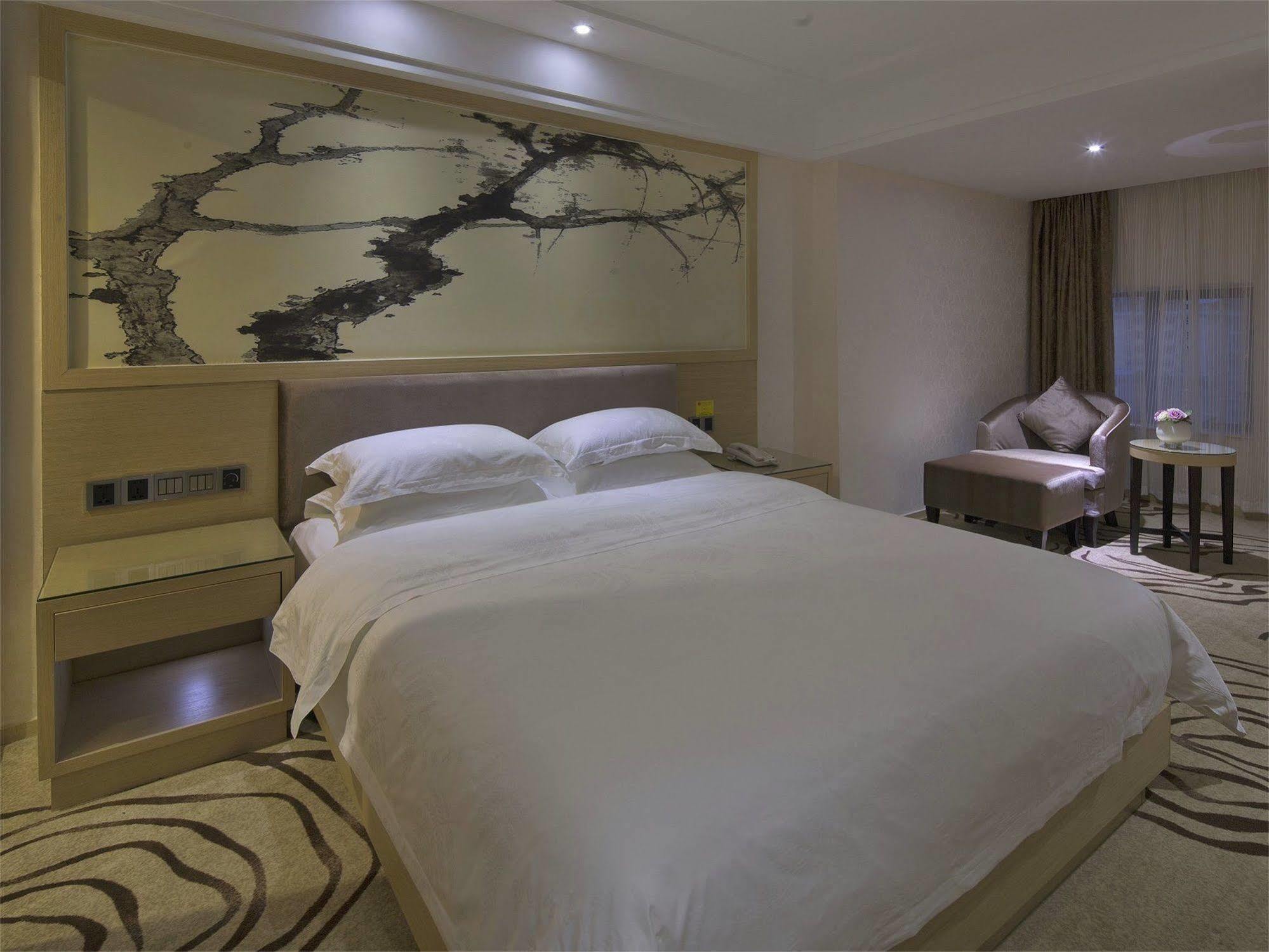 V8 Hotel Train Station Guangzhou Exterior photo