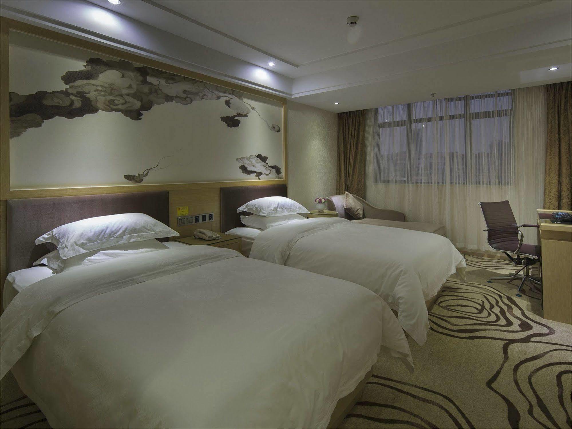 V8 Hotel Train Station Guangzhou Exterior photo
