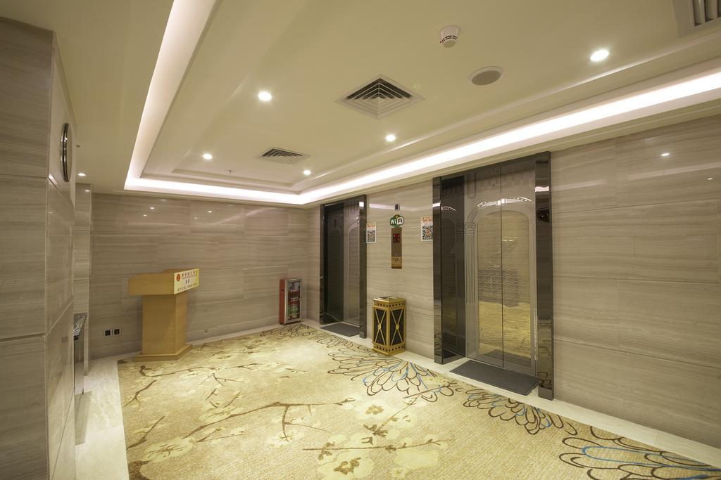 V8 Hotel Train Station Guangzhou Exterior photo