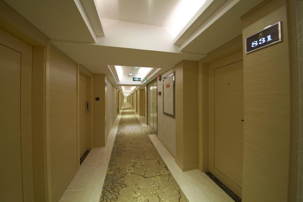 V8 Hotel Train Station Guangzhou Exterior photo