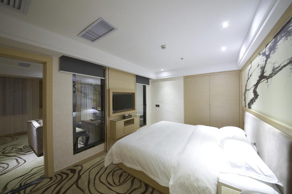 V8 Hotel Train Station Guangzhou Exterior photo